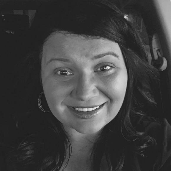 Poshmark profile picture for @day
